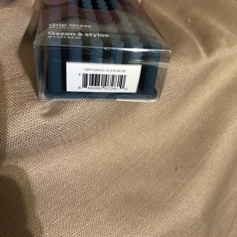 NWT Poppin grip grass